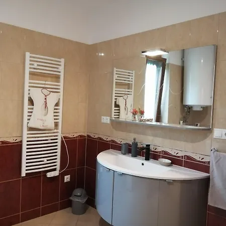 Kuria Nyaralo Case de vacanță *