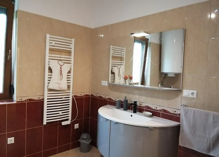 Kuria Nyaralo Case de vacanță *